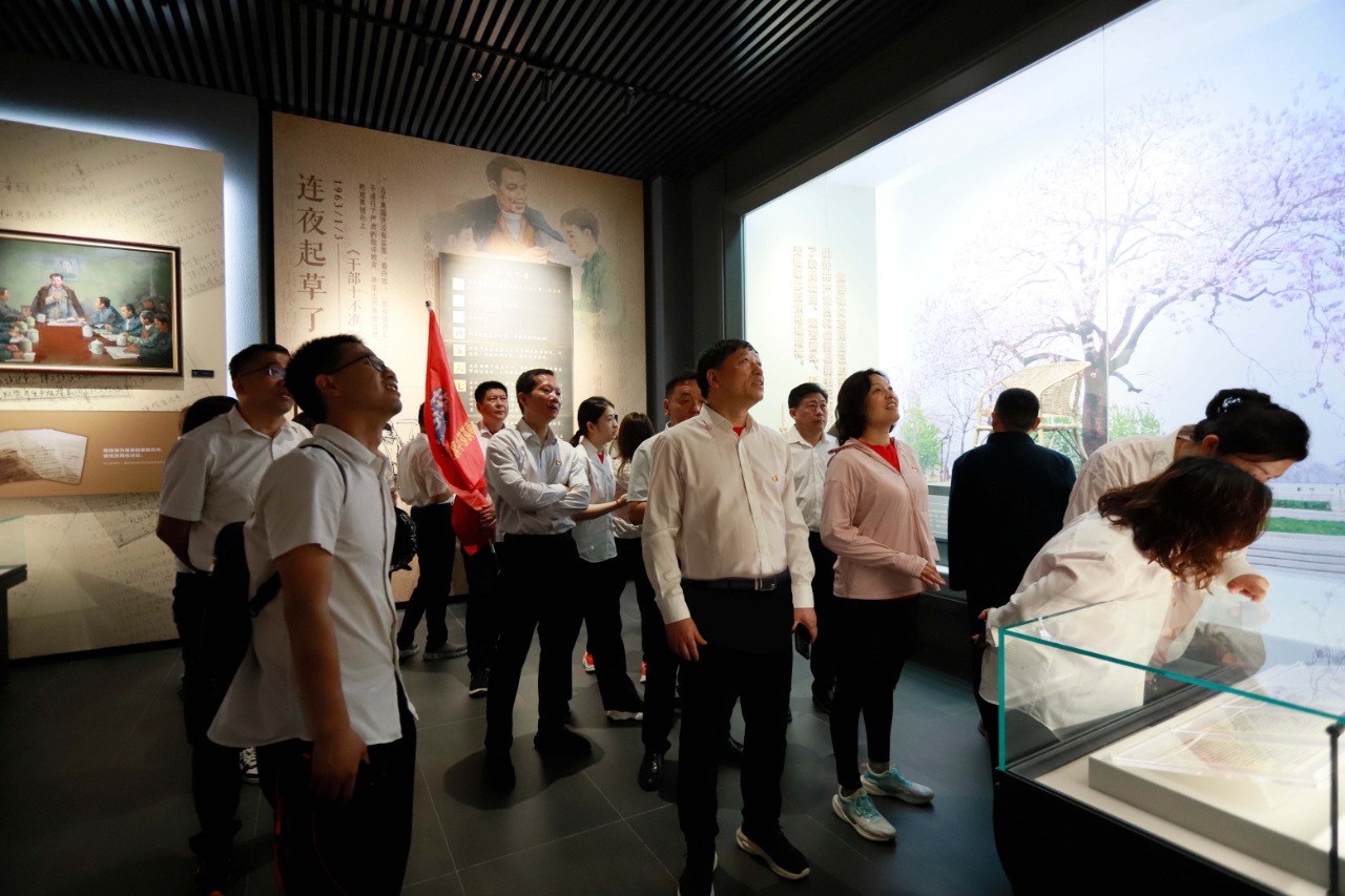 砥礪初心使命，汲取奮進力量丨花花牛乳業(yè)集團黨委組織開展學習“焦裕祿精神”主題黨日活動