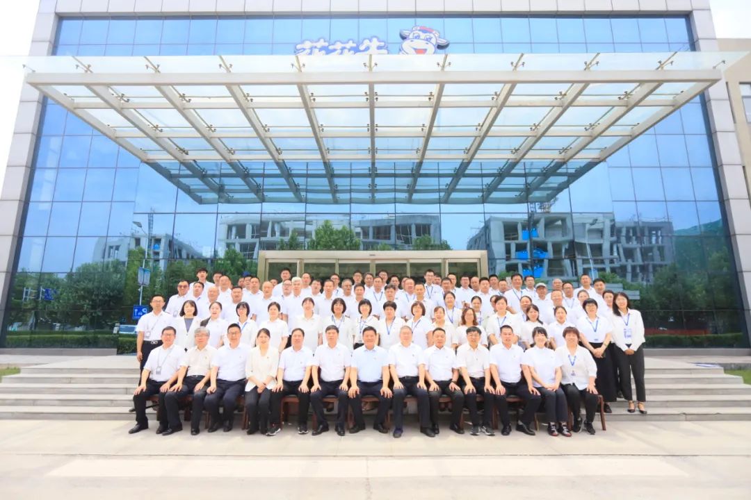 中國共產(chǎn)黨河南花花牛乳業(yè)集團股份有限公司第二屆委員會第二次黨員大會勝利召開