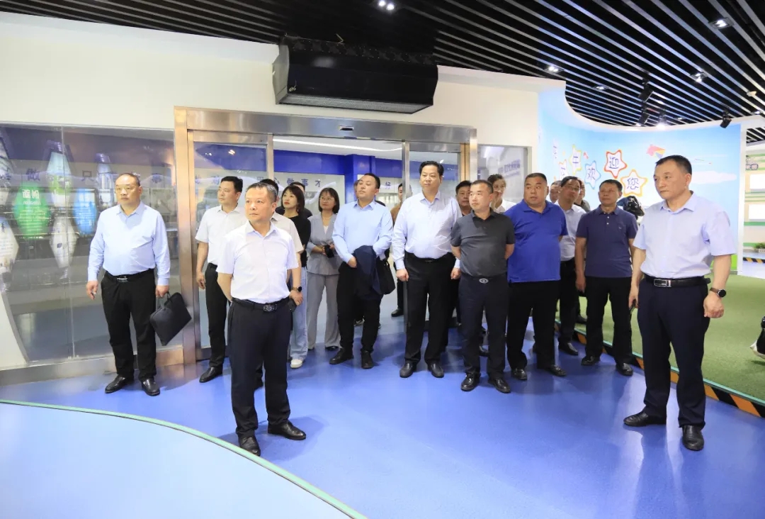 供銷聯(lián)動(dòng)，創(chuàng)新共贏丨河南農(nóng)投集團(tuán)內(nèi)部業(yè)務(wù)協(xié)同交流會(huì)在花花牛乳業(yè)集團(tuán)順利召開(kāi)