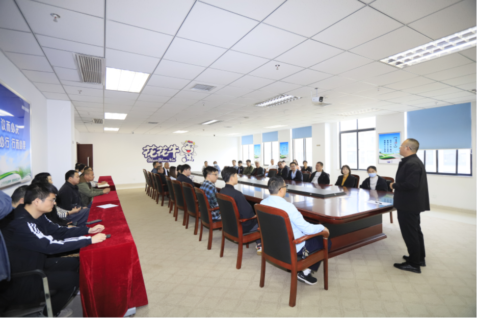 增強消防意識，筑牢安全底線丨花花牛乳業(yè)集團組織消防應(yīng)急演練