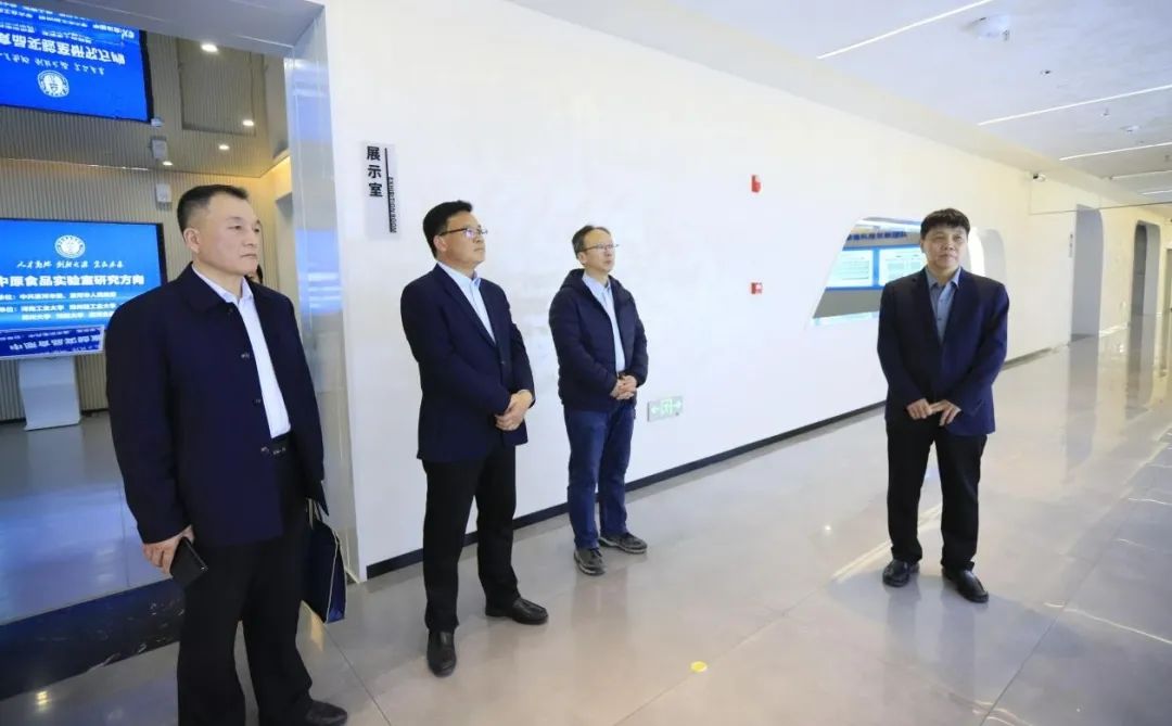 花花牛乳業(yè)集團黨委書記、董事長唐洪峰一行赴中原食品實驗室同中國工程院院士、中原食品實驗室主任任發(fā)政座談交流