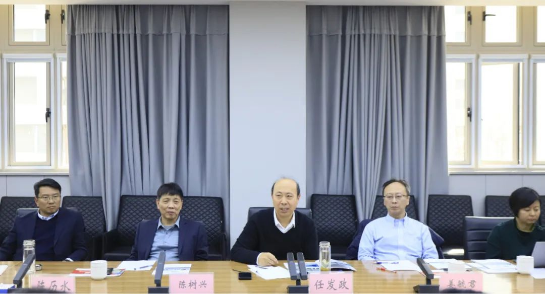 花花牛乳業(yè)集團黨委書記、董事長唐洪峰一行赴中原食品實驗室同中國工程院院士、中原食品實驗室主任任發(fā)政座談交流