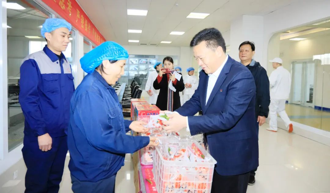 新春慰問(wèn)送關(guān)懷——集團(tuán)黨委書(shū)記、董事長(zhǎng)慰問(wèn)春節(jié)期間堅(jiān)守崗位的一線職工