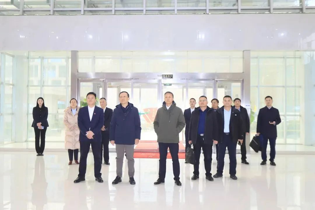 省政府國資委黨委書記、主任李濤一行到花花牛乳業(yè)集團(tuán)調(diào)研