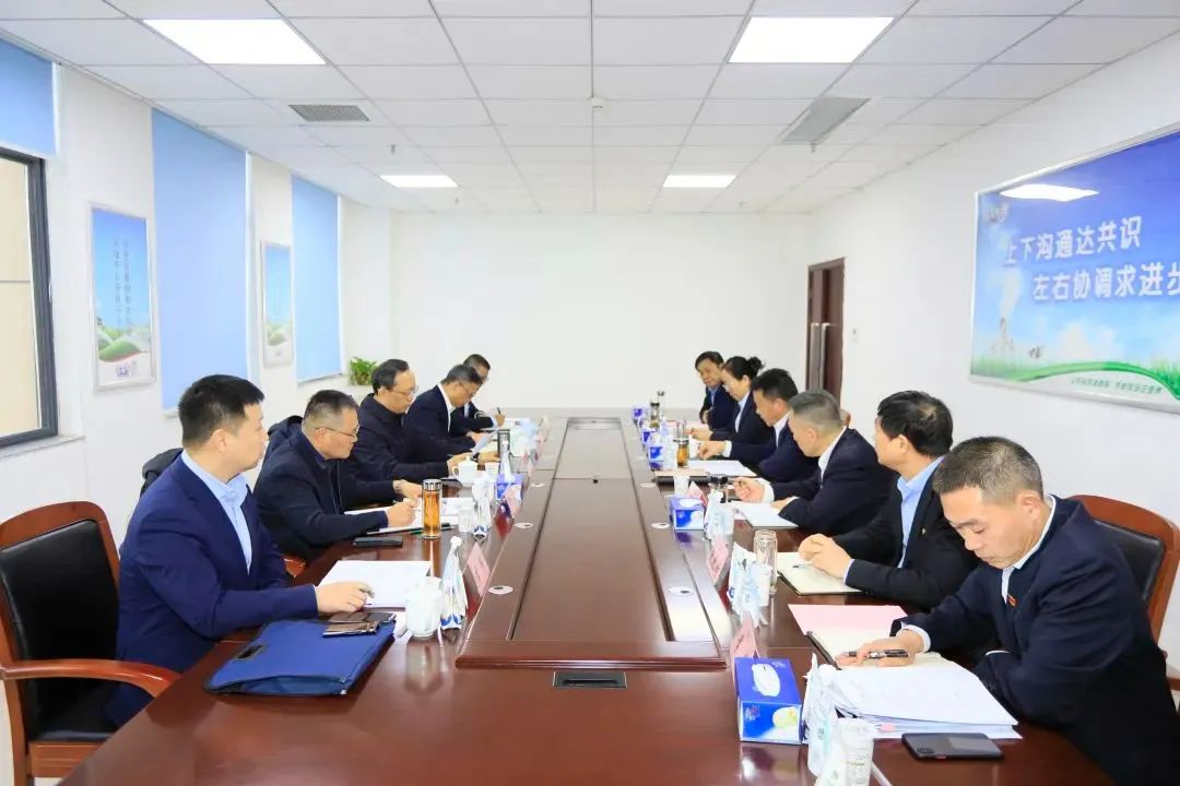 省政府國資委黨委書記、主任李濤一行到花花牛乳業(yè)集團(tuán)調(diào)研