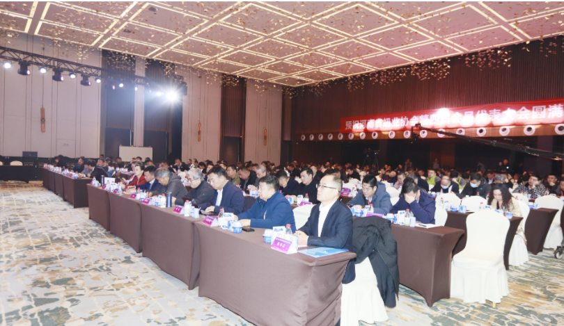 河南奶業(yè)發(fā)展啟航新征程——花花牛乳業(yè)集團黨委書記、董事長唐洪峰當(dāng)選河南省奶業(yè)協(xié)會會長