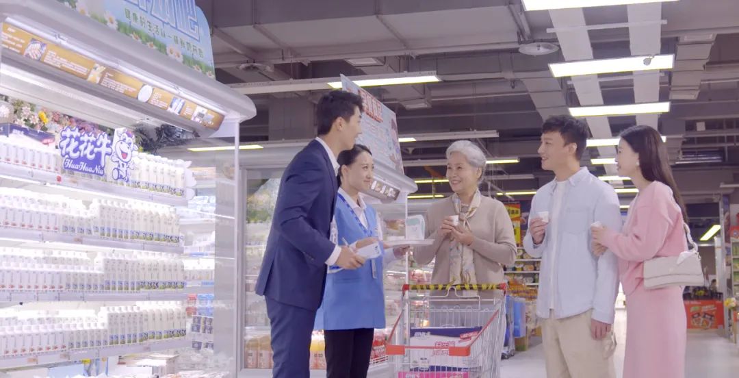 點(diǎn)贊！河南日?qǐng)?bào)要聞02版——報(bào)道花花牛乳業(yè)集團(tuán)鄭州分公司乳制品生產(chǎn)場(chǎng)景，彰顯花花牛乳業(yè)集團(tuán)發(fā)展新活力