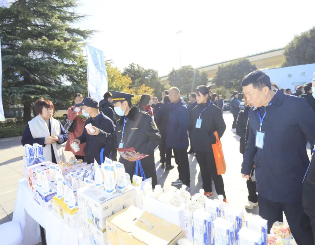 花花牛丨落實食品生產(chǎn)加工企業(yè)質(zhì)量安全主體責任，助力人民群眾生活更美好——2023年河南省暨鄭州食品安全宣傳周啟動儀式隆重舉行