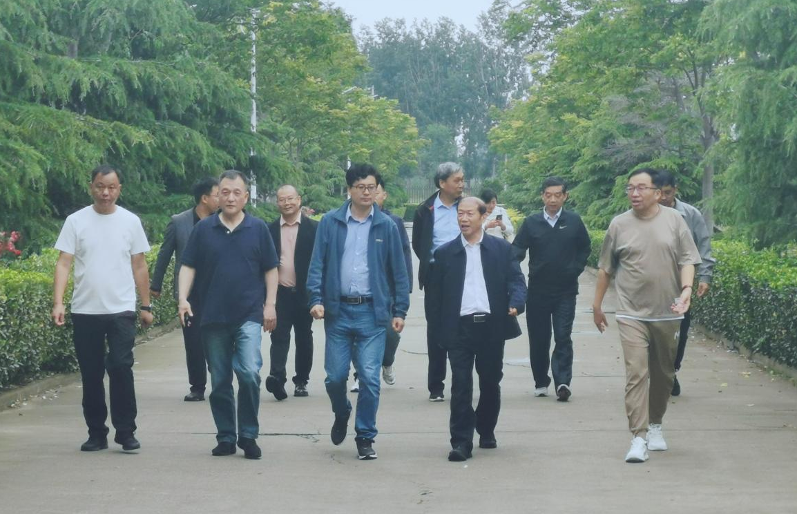 花花牛丨河南農(nóng)業(yè)大學(xué)黨委副書記、校長介曉磊一行蒞臨花花牛河南瑞亞參觀調(diào)研