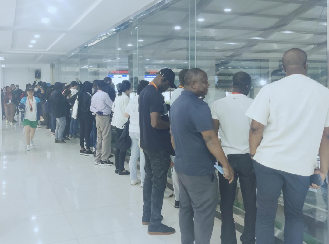 北京大學(xué)南南合作與發(fā)展學(xué)院教授、全球伙伴關(guān)系主任周詠梅一行蒞臨花花牛平輿瑞亞牧業(yè)參觀調(diào)研