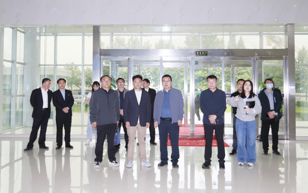 花花牛丨寧夏農(nóng)業(yè)農(nóng)村廳畜牧獸醫(yī)局局長(zhǎng)洪龍一行蒞臨花花牛參觀調(diào)研 花花牛丨寧夏農(nóng)業(yè)農(nóng)村廳畜牧獸醫(yī)局局長(zhǎng)洪龍一行蒞臨花花牛參觀調(diào)研