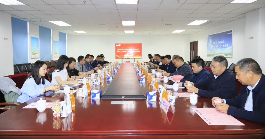 花花牛丨寧夏農(nóng)業(yè)農(nóng)村廳畜牧獸醫(yī)局局長(zhǎng)洪龍一行蒞臨花花牛參觀調(diào)研 花花牛丨寧夏農(nóng)業(yè)農(nóng)村廳畜牧獸醫(yī)局局長(zhǎng)洪龍一行蒞臨花花牛參觀調(diào)研