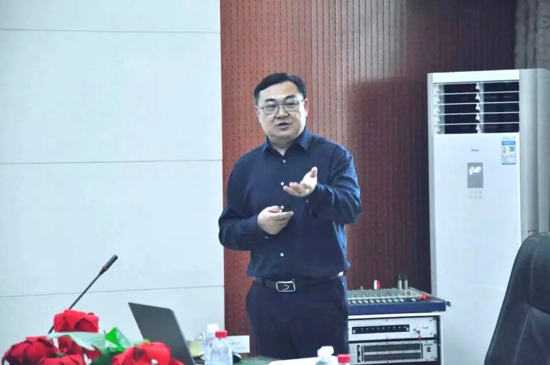 花花牛丨國(guó)家奶牛產(chǎn)業(yè)技術(shù)體系首席科學(xué)家、中國(guó)農(nóng)業(yè)大學(xué)教授李勝利一行蒞臨花花牛魯山瑞亞參觀調(diào)研