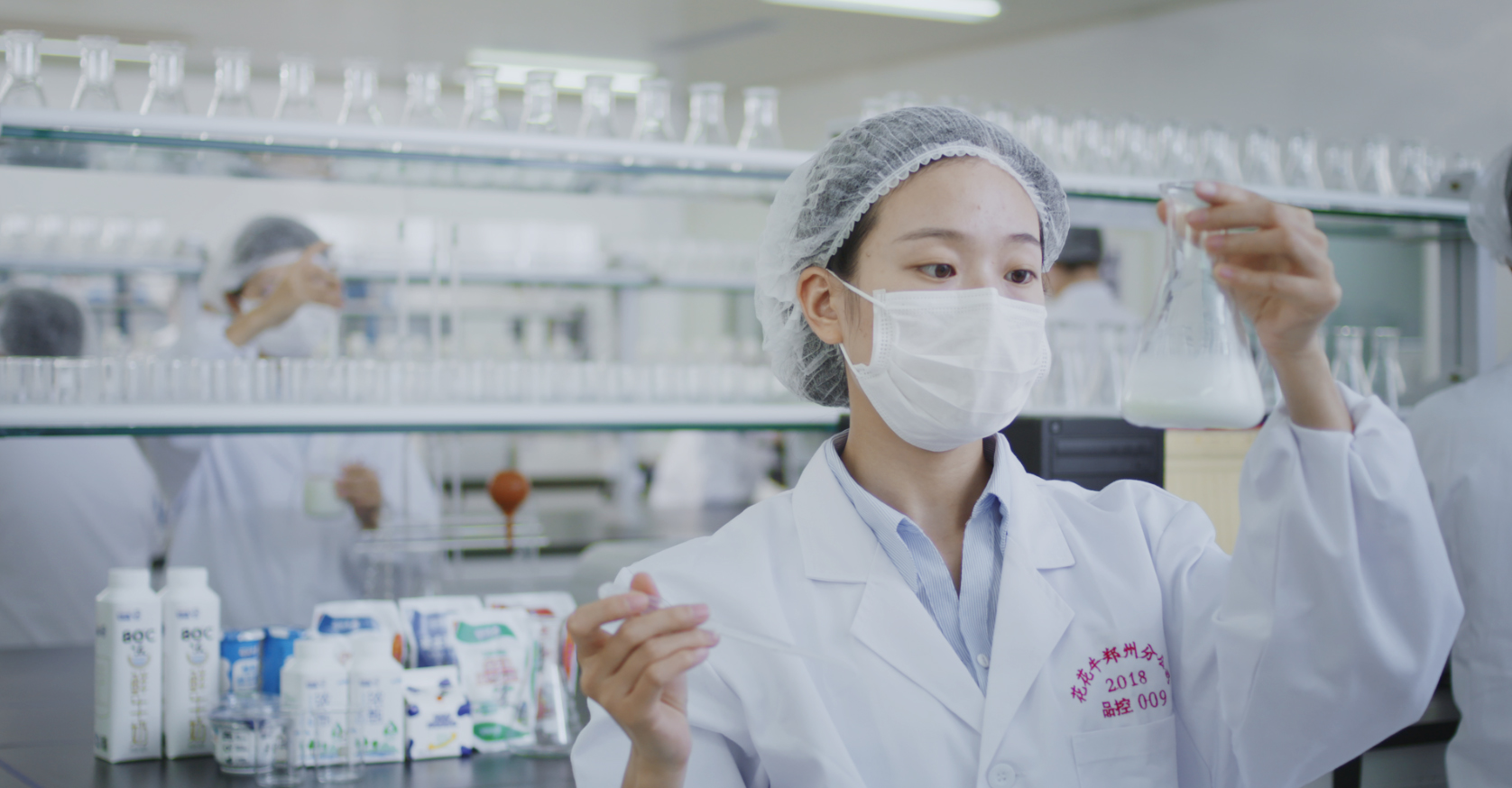 榮膺乳業(yè)三大金獎(jiǎng)，花花牛以產(chǎn)業(yè)融合發(fā)展推進(jìn)奶業(yè)高質(zhì)量發(fā)展