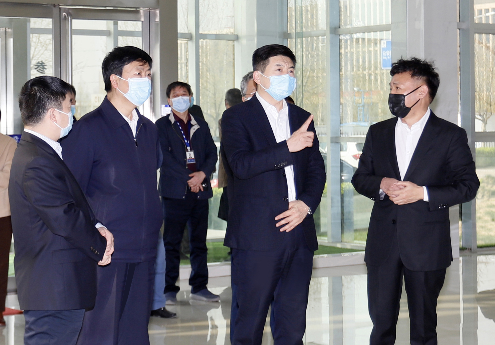 河南省委常委、副省長費東斌蒞臨 花花牛乳業(yè)集團調研