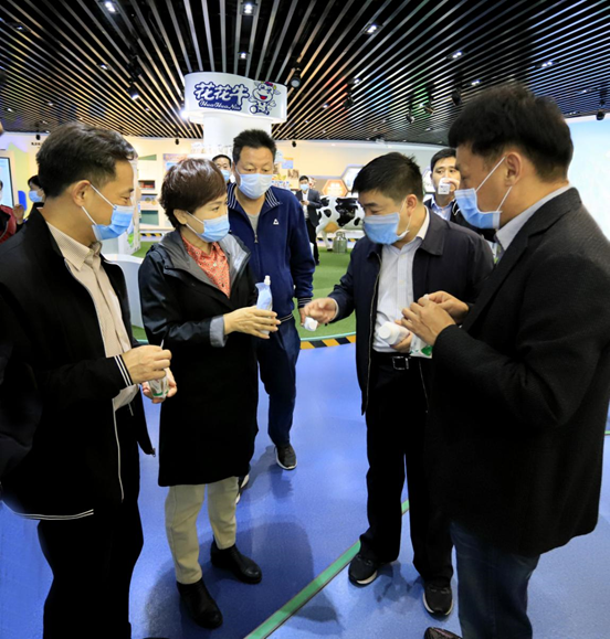 鄭州市人大副主任孫黎、市政府副市長(zhǎng)李喜安一行 蒞臨花花牛開展“三送一強(qiáng)”活動(dòng)