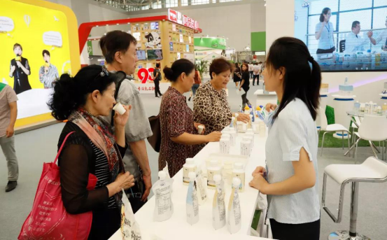 致敬祖國70華誕 |花花牛亮相第十屆中國奶業(yè)大會 致敬祖國70華誕 |花花牛亮相第十屆中國奶業(yè)大會