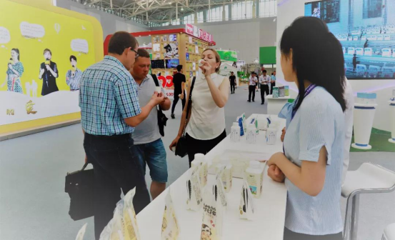 致敬祖國70華誕 |花花牛亮相第十屆中國奶業(yè)大會 致敬祖國70華誕 |花花牛亮相第十屆中國奶業(yè)大會