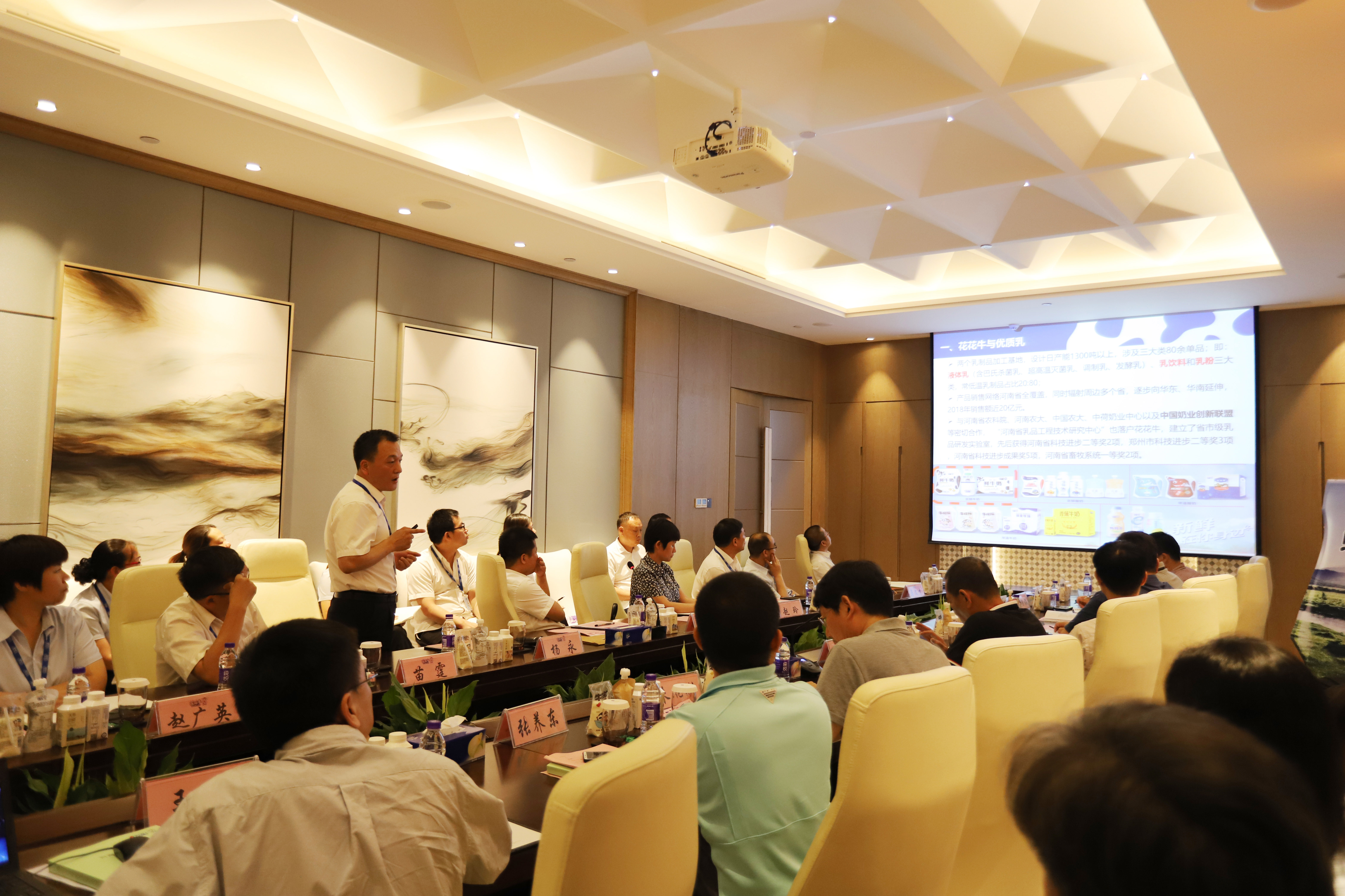 河南首家！花花牛乳業(yè)集團(tuán)通過(guò)優(yōu)質(zhì)乳工程驗(yàn)收