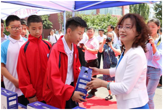 “健康中原，牛奶伴您行——花花牛乳業(yè)集團(tuán)2018中國(guó)小康牛奶行動(dòng)” 公益助學(xué)啟動(dòng)儀式隆重舉行