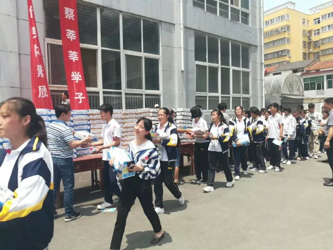 花花牛|捐助教育100萬元！做公益，我們是認(rèn)真的！