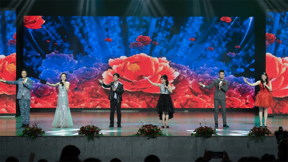 “不忘初心、聚力前行” 花花牛集團(tuán)2018迎新春聯(lián)歡會(huì)隆重舉行