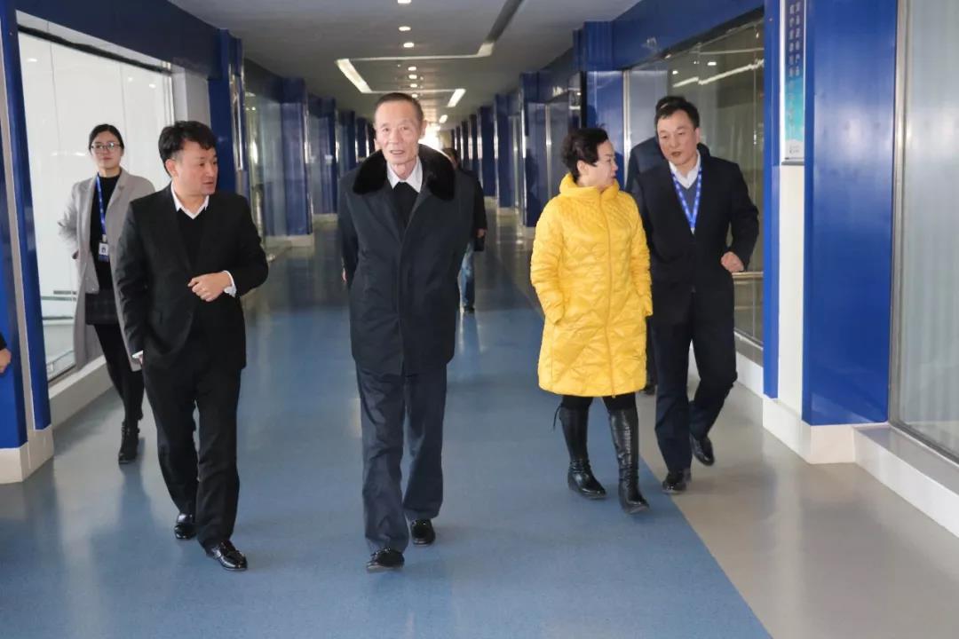 中國奶業(yè)協(xié)會(huì)高鴻賓會(huì)長(zhǎng)蒞臨花花牛指導(dǎo)工作