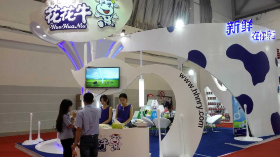 花花牛牛氣沖天！農(nóng)業(yè)部長品嘗“領暢”點贊，又獲國際奶業(yè)平臺青睞
