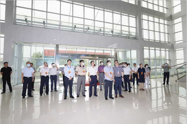 快訊|鄭州市人大代表蒞臨河南花花牛乳業(yè)集團參觀調(diào)研 快訊|鄭州市人大代表蒞臨河南花花牛乳業(yè)集團參觀調(diào)研