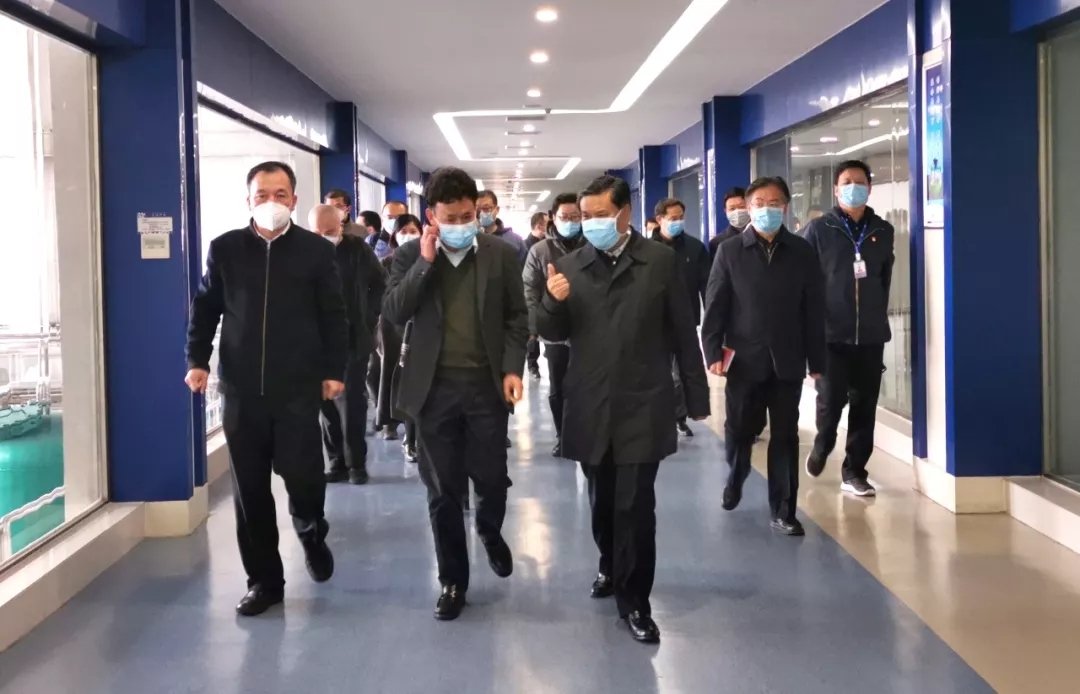 快訊丨河南省副省長武國定蒞臨花花牛乳業(yè)集團調研重點保障企業(yè)復工復產情況 快訊丨河南省副省長武國定蒞臨花花牛乳業(yè)集團調研重點保障企業(yè)復工復產情況