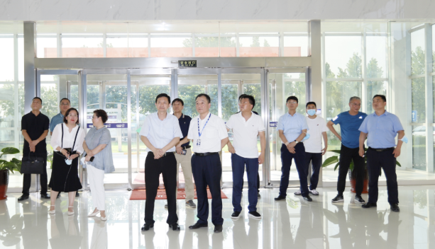 快訊|鄭州市二七區(qū)委副書(shū)記、區(qū)長(zhǎng)虎榮鑫蒞臨河南花花牛乳業(yè)集團(tuán)調(diào)研