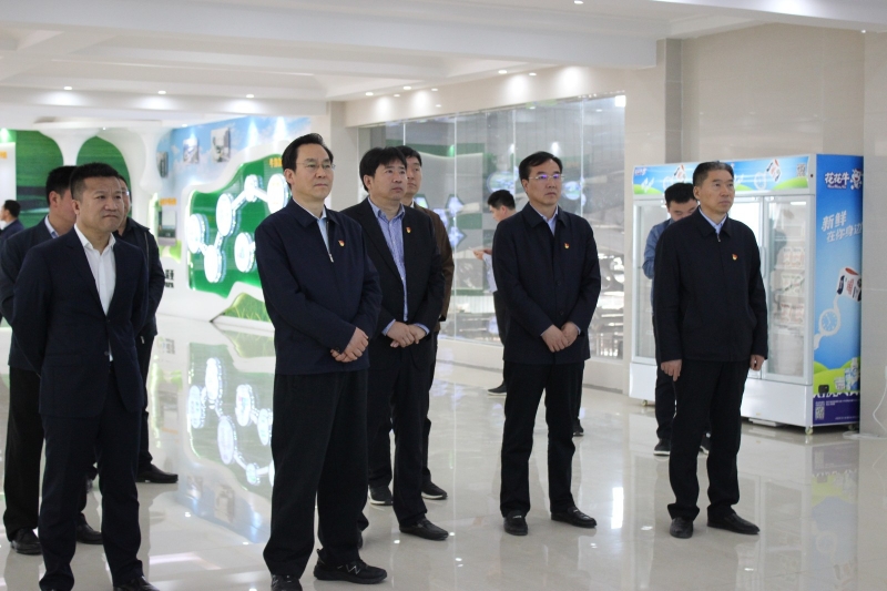 河南省委常委、組織部部長(zhǎng)孔昌生 蒞臨河南花花牛集團(tuán)魯山瑞亞牧業(yè)有限公司調(diào)研