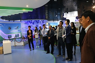 鄭州市二七區(qū)區(qū)委、統(tǒng)戰(zhàn)部部長王玉紅蒞臨花花牛生物科技有限公司參觀指導(dǎo)