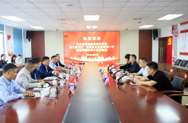 沈丘縣先進制造業(yè)開發(fā)區(qū)黨工委書記呂孝坤、金絲猴食品有限公司董事長李旸等一行到訪河南花花牛乳業(yè)集團