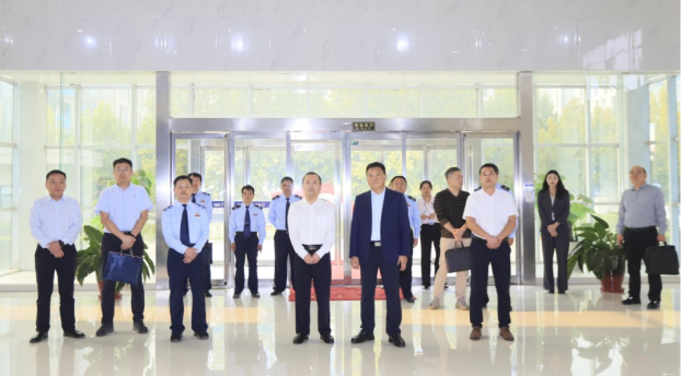 鄭州市稅務局黨委書記曹學勝一行蒞臨河南花花牛乳業(yè)集團參觀調研